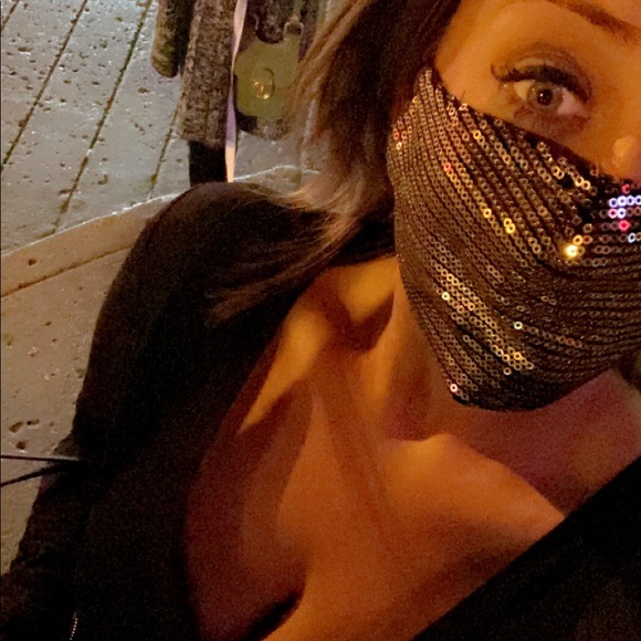 Meet your Posher, Holli - Picture 2 of 3